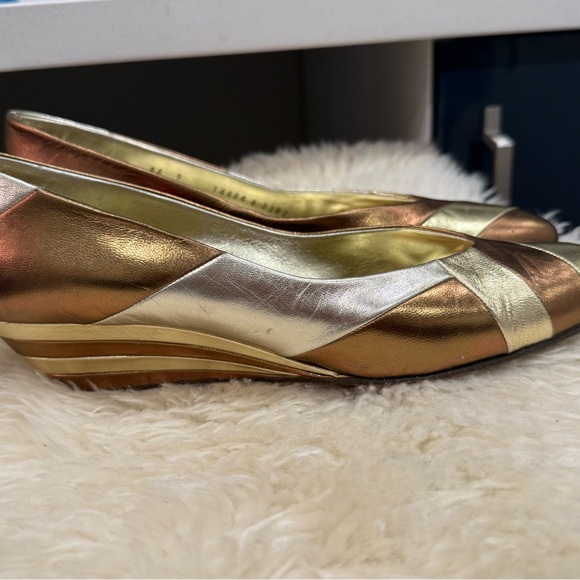 Bruno Magli vintage 1980s Women's Gold and Bronze wedges Authentic - Picture 3 of 8